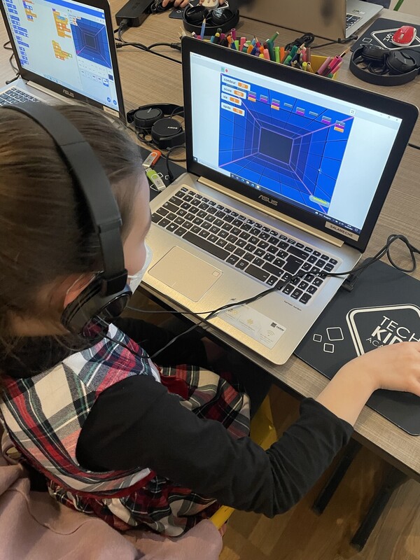 RS1237_IMG_7245-scr - Tech Kids Academy