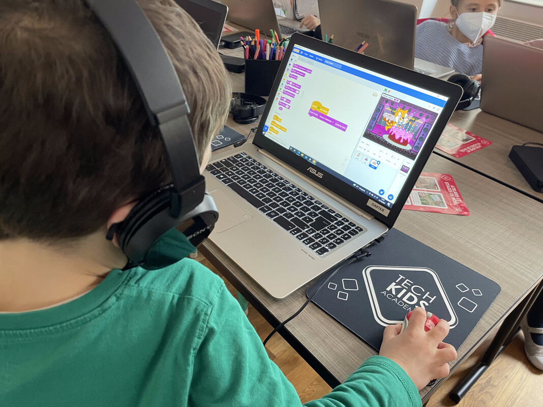 RS3244_IMG_5729-scr - Tech Kids Academy