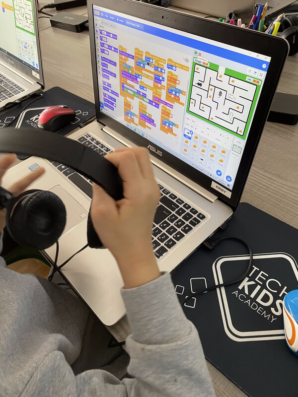 RS3378_IMG_7136-scr - Tech Kids Academy