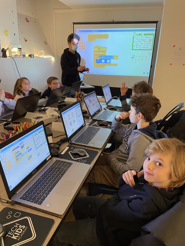 RS6679_IMG_1544-scr - Tech Kids Academy