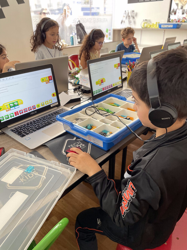 2023-2024 - 7-9 ans 1 - Fabrication et codage de robots Lego WeDo ...