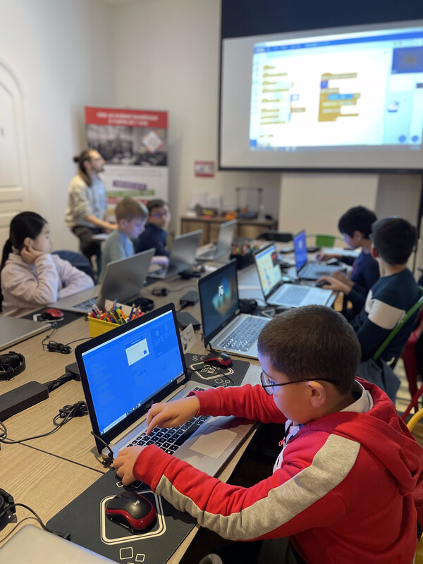 RS11135_IMG_8520-scr - Tech Kids Academy