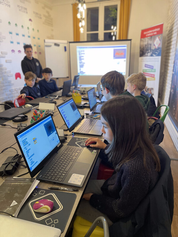 RS11185_IMG_8504-scr - Tech Kids Academy