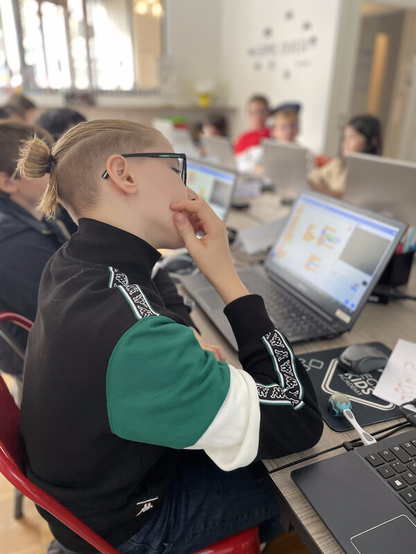 RS11209_IMG_7436-scr - Tech Kids Academy