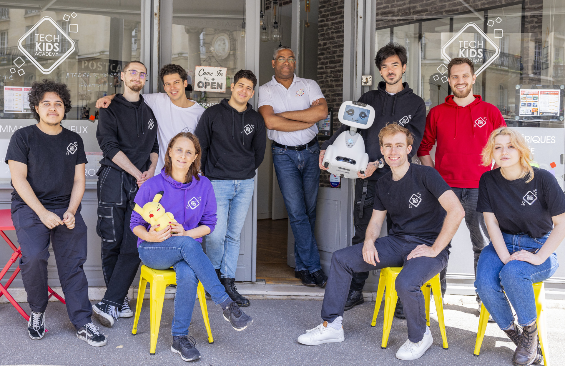 Rejoignez-nous ! L'équipe de Tech Kids Academy, composée d'étudiants et d'entrepreneurs curieux et passionnés par le numérique.