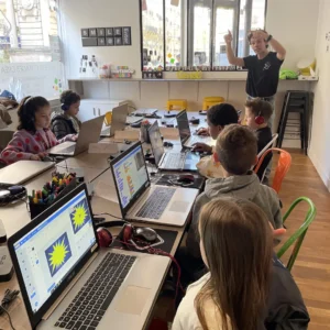 Groupe enfants avec animateur