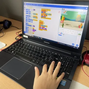 Atelier codage jeux Scratch - 7-9 ans Niveau 2 activités numériques pour enfants