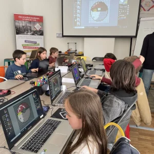 Atelier dessin pixel art Pokeball